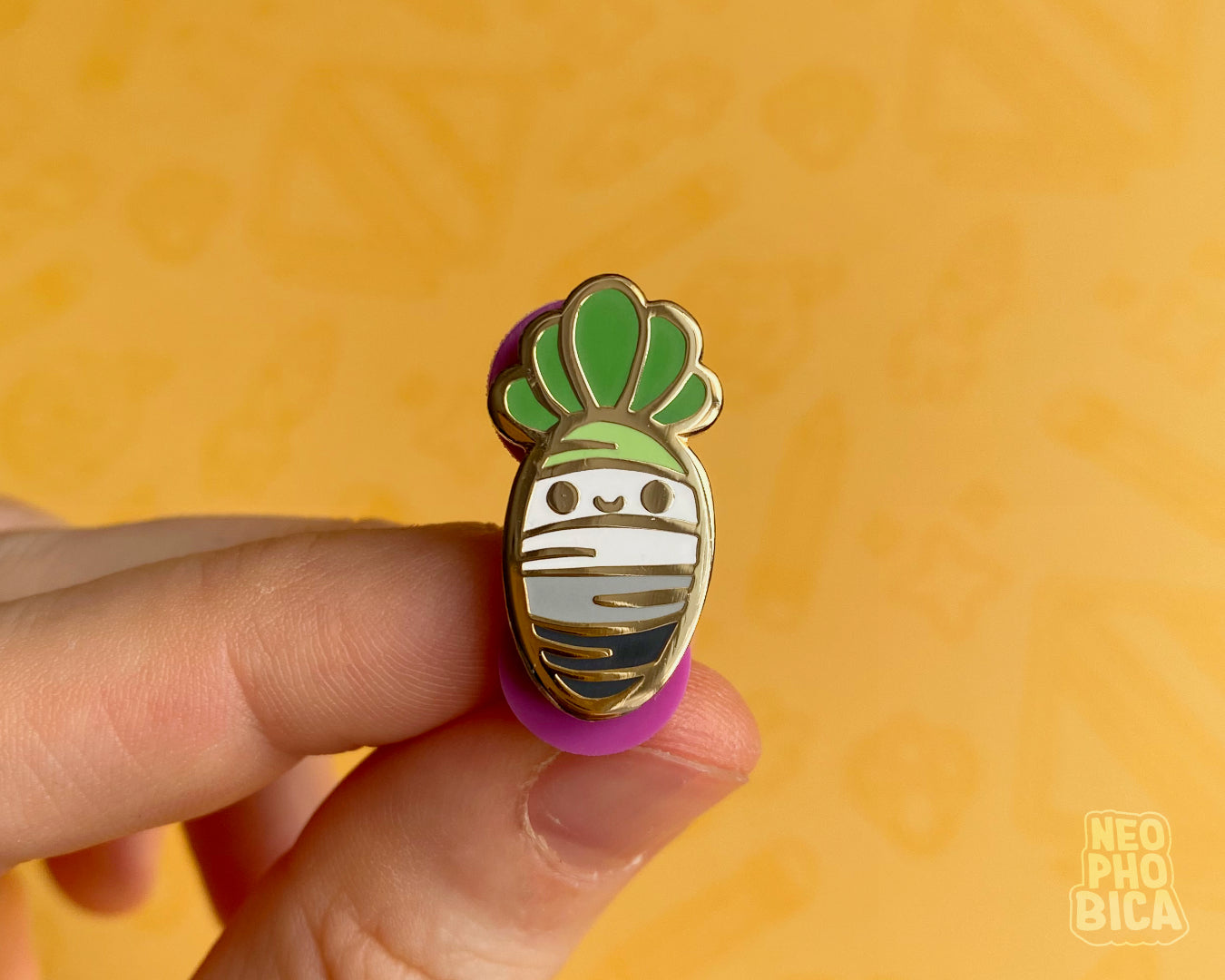 Aromantic Pride Carrot - Enamel Pin