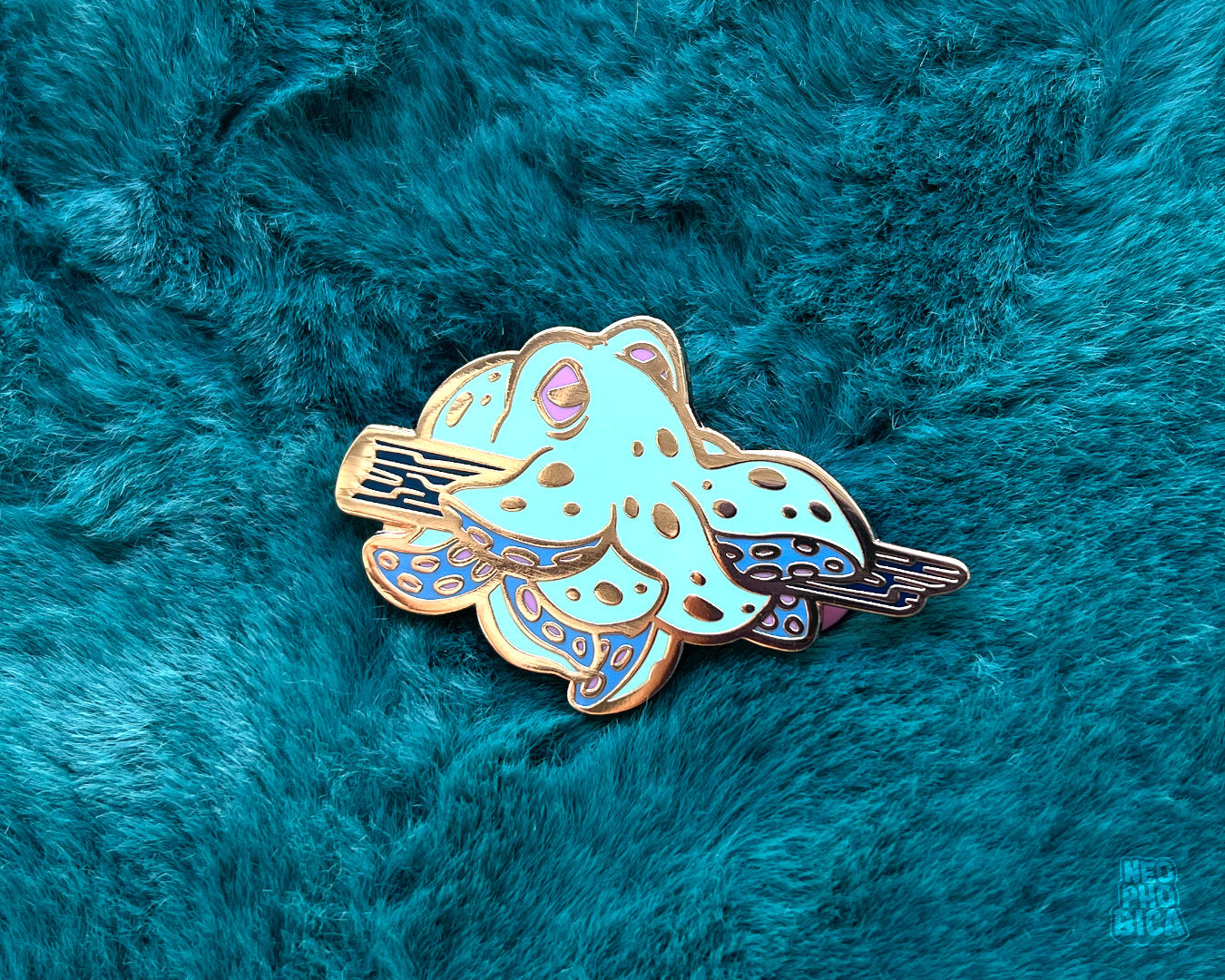 Kraken on a Stick Mint/Rosegold - Enamel Pin