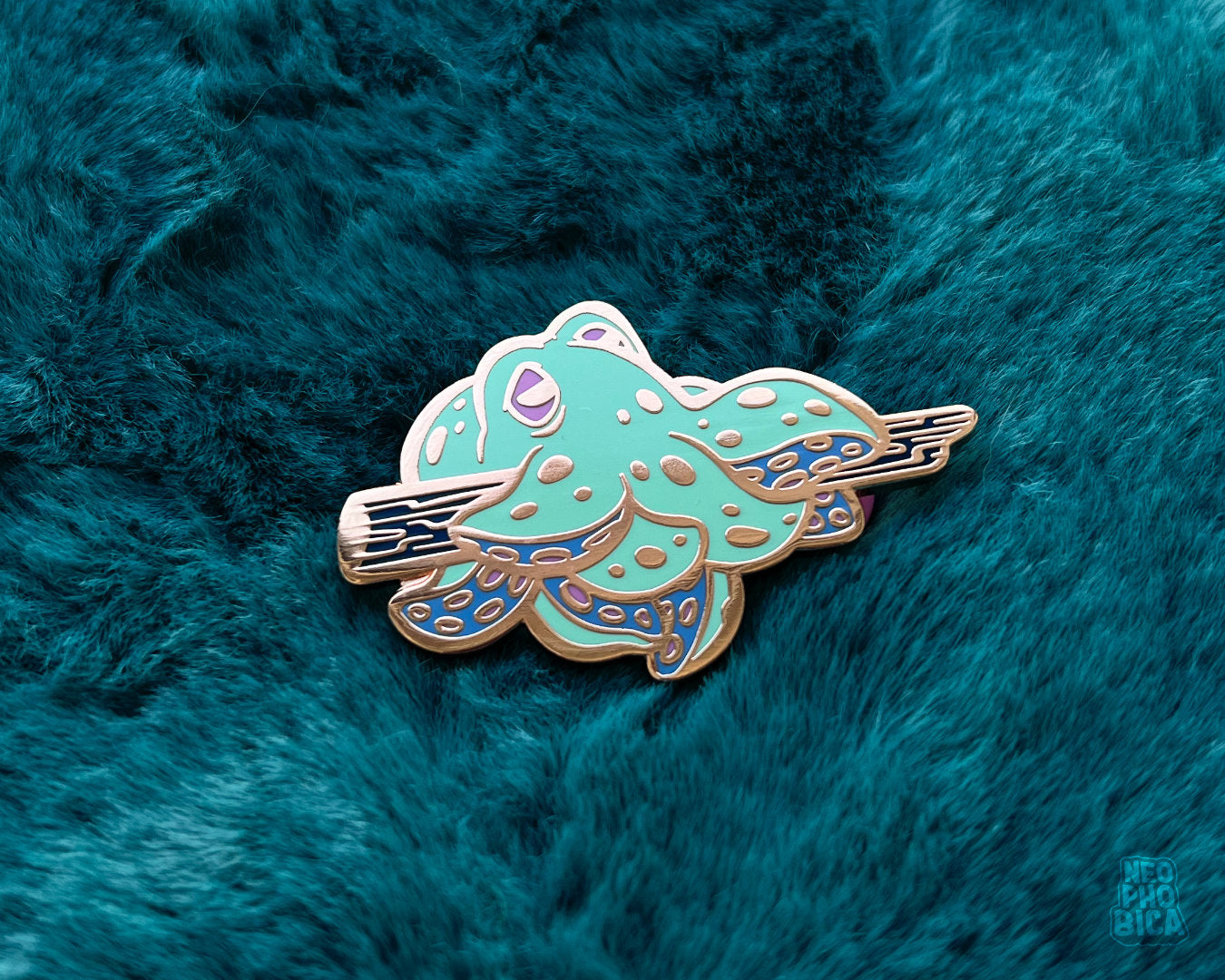 Kraken on a Stick Mint/Rosegold - Enamel Pin